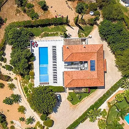 Sleeps 18 Pool Air Con Willa *