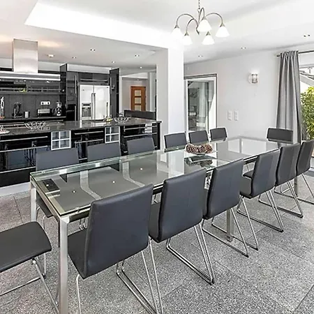 Sleeps 18 Pool Air Con Willa Almancil