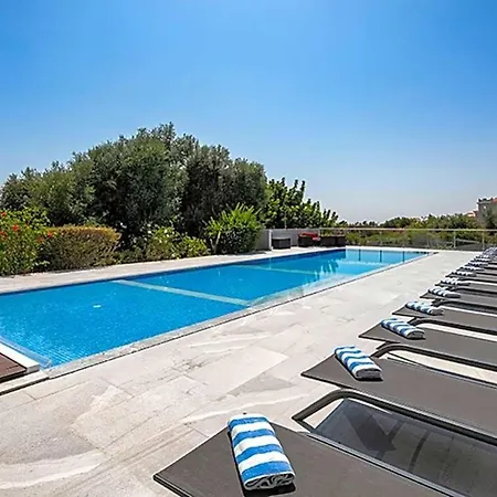 Sleeps 18 Pool Air Con *