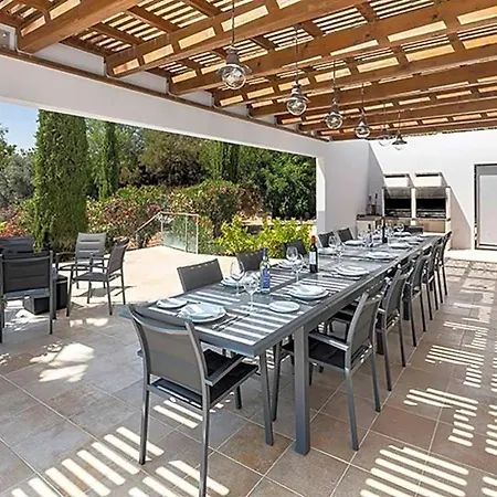 Sleeps 18 Pool Air Con Villa