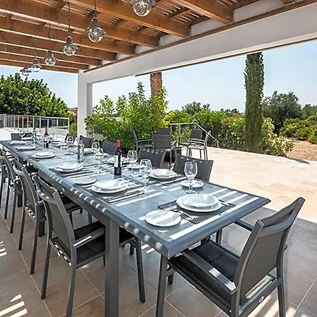 Villa Sleeps 18 Pool Air Con
