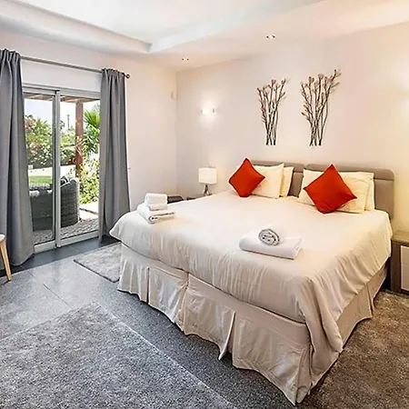Sleeps 18 Pool Air Con *